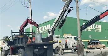 Accidente deja sin luz a miles de familias