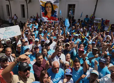 Caravana motorizada en Venezuela exige regreso seguro de María Corina Machado