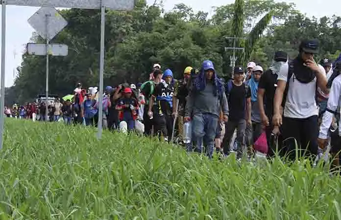 Caravana retoma el camino hacia EU
