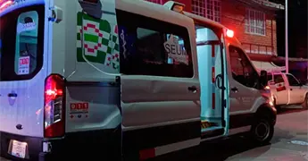 Chocan menores contra auto