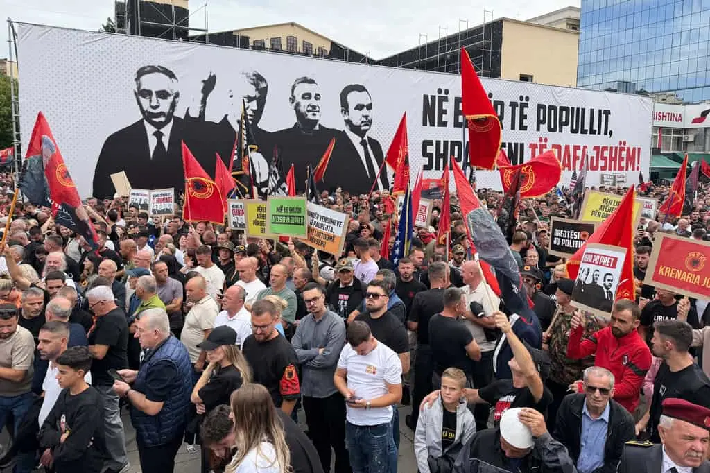 Diputados de Kosovo critican veredictos por crímenes de guerra