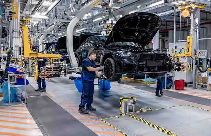 EU frena los eléctricos en México