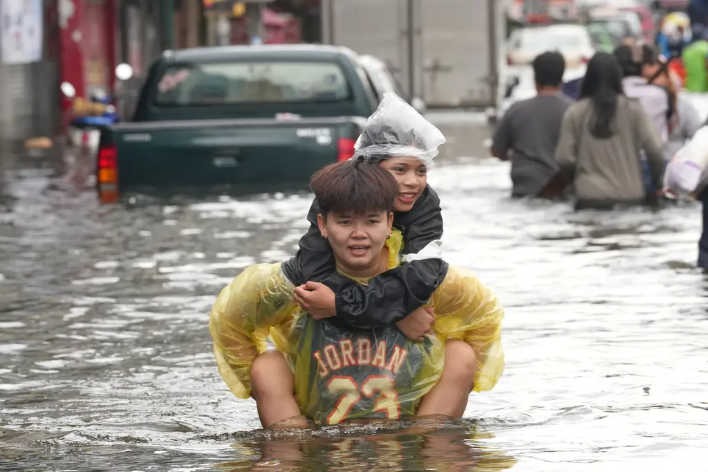 Inundaciones en Bangkok empiezan a ceder tras lluvias torrenciales
