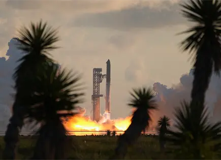 La nave Starship ameriza con &eacute;xito despu&eacute;s de primer viaje orbital