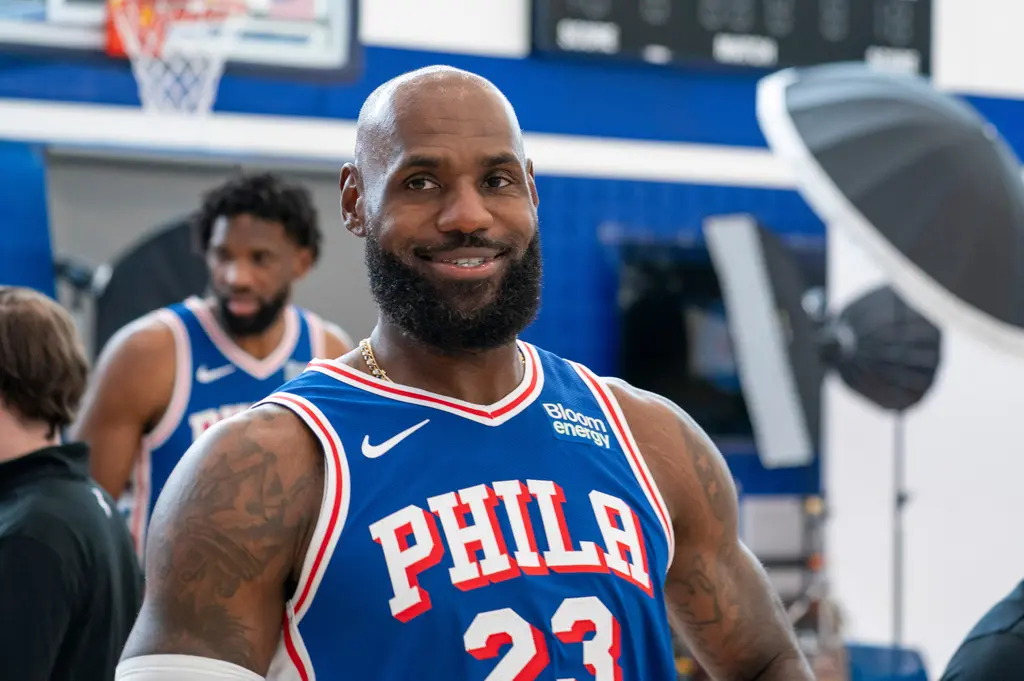 LeBron James debuta con 76ers en Filadelfia: "Saben quién soy"