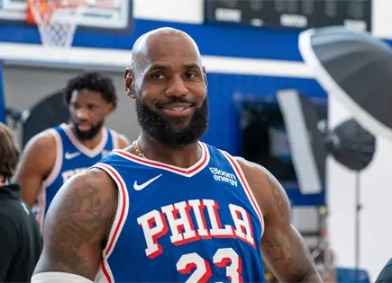 LeBron James debuta con 76ers en Filadelfia: "Saben qui&eacute;n soy"