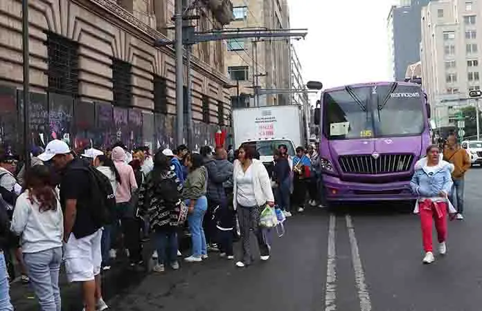 "¡No está sola!", gritan sus seguidores