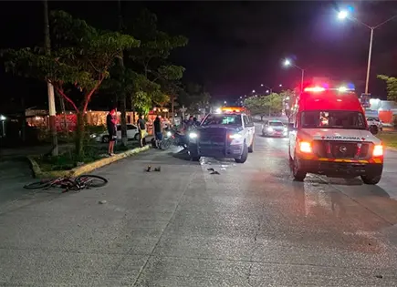 Otro hombre en bici est&aacute; grave tras ser embestido por camioneta