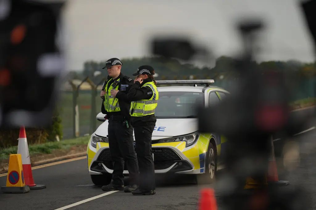 Policía antiterrorista libera bajo fianza a jóvenes arrestados en RAF Fairford