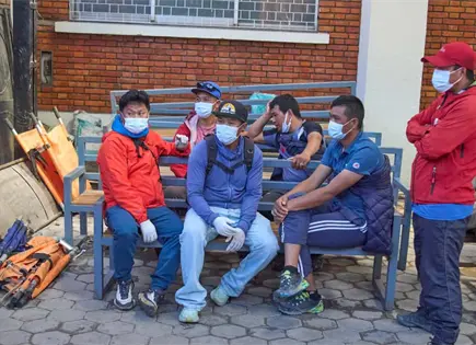 Rescatistas buscan en Nepal a 12 personas tras avalancha mortal