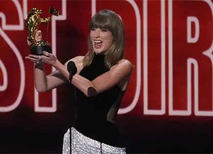 Taylor Swift recibe galard&oacute;n y estrena video en MTV VMA 2026