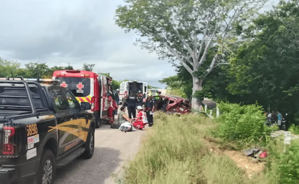 Accidente en carretera Mérida-Cancún deja un muerto y seis heridos