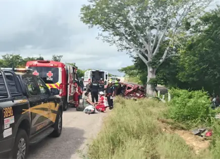 Accidente en carretera Mérida-Cancún deja un muerto y seis heridos Accidente en carretera Mérida-Cancún deja un muerto y seis heridos