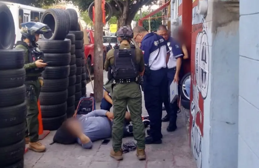 Paramédicos municipales trasladaron al lesionado al Hospital de Soledad.