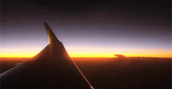 &iquest;Conviene tomar un vuelo de madrugada? Gu&iacute;a para decidir seg&uacute;n tu viaje