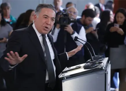 Entregan en Senado 23 mil firmas para destituir a Enrique Inzunza Entregan en Senado 23 mil firmas para destituir a Enrique Inzunza