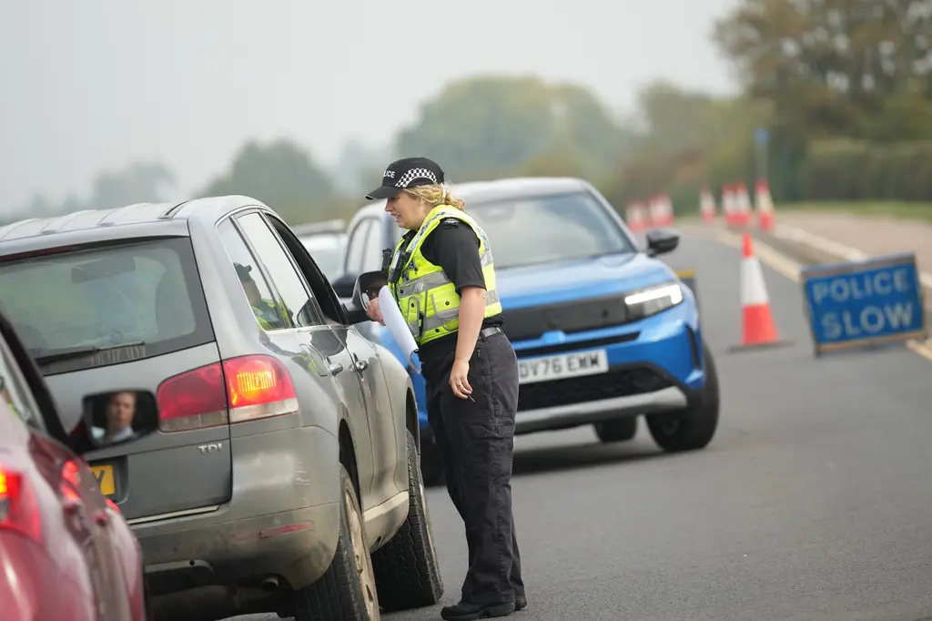 Policía Reino Unido libera bajo fianza a cinco sospechosos cerca de base Fairford