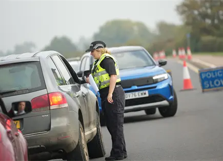 Policía Reino Unido libera bajo fianza a cinco sospechosos cerca de base Fairford Policía Reino Unido libera bajo fianza a cinco sospechosos cerca de base Fairford