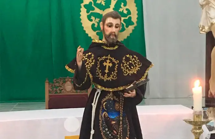 Realizan el cambio de hábito de San Francisco