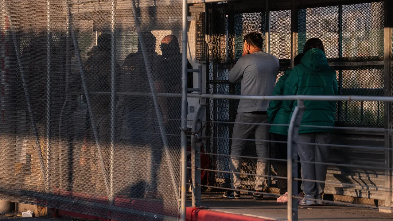 Corte Suprema autoriza deportaciones rápidas a terceros países