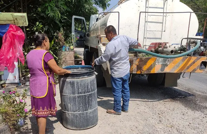 Gobierno presume haber enviado 816 pipas a colonias