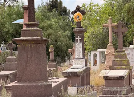 Intervendr&aacute;n panteones por abandono de criptas