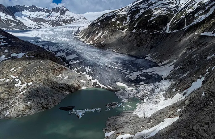 Glaciares suizos perdieron 5.5% de hielo en 2026