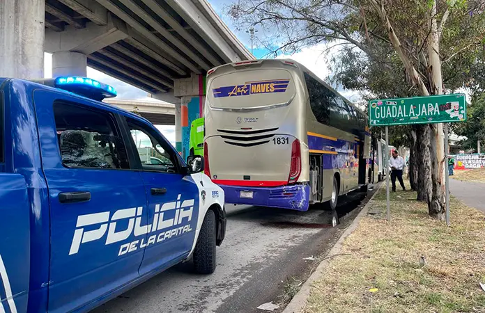 Percance en el distribuidor Juárez asfixia el tránsito