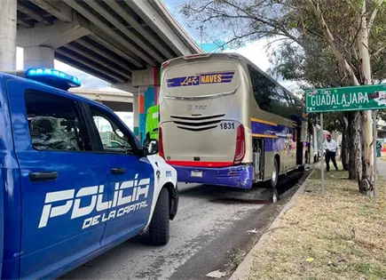 Percance en el distribuidor Ju&aacute;rez asfixia el tr&aacute;nsito