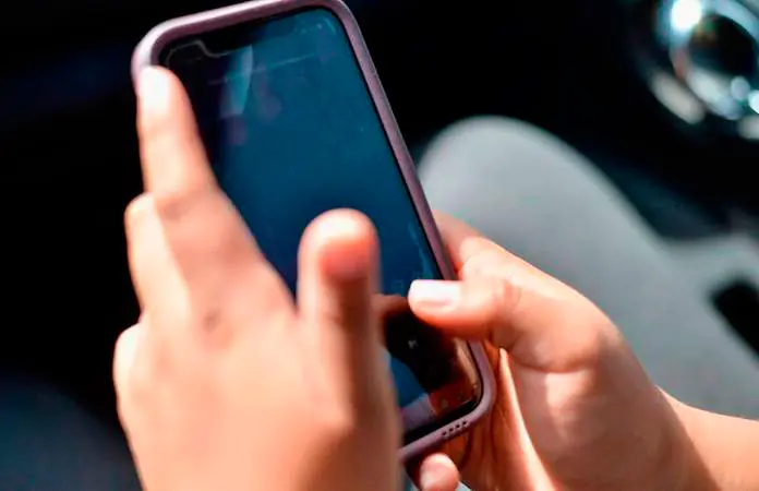 Prohibido el uso personal de los celulares en clases