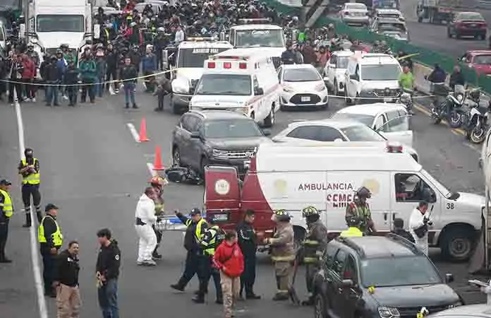 Choque múltiple deja un motociclista muerto