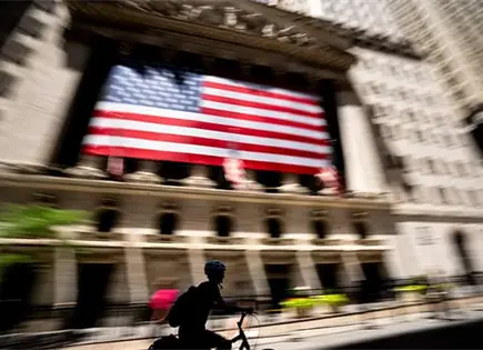 D&oacute;lar sube por cuarto d&iacute;a