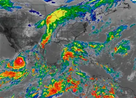 Hurac&aacute;n Rachel se intensifica a categor&iacute;a 3 frente a costas mexicanas