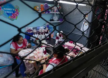 Reclusas en c&aacute;rcel de Lima preparan adornos para visita del papa Le&oacute;n XIV