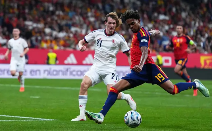 España vence a Chequia con goles de Yamal y Rodri España vence a Chequia con goles de Yamal y Rodri