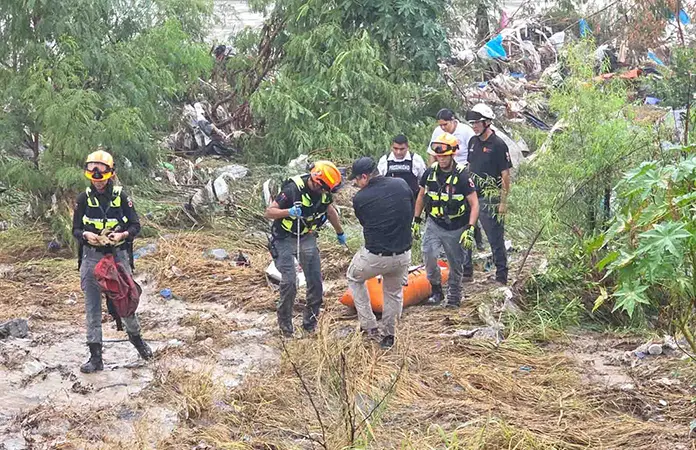 Fuertes lluvias en Nuevo León dejan 2 muertos