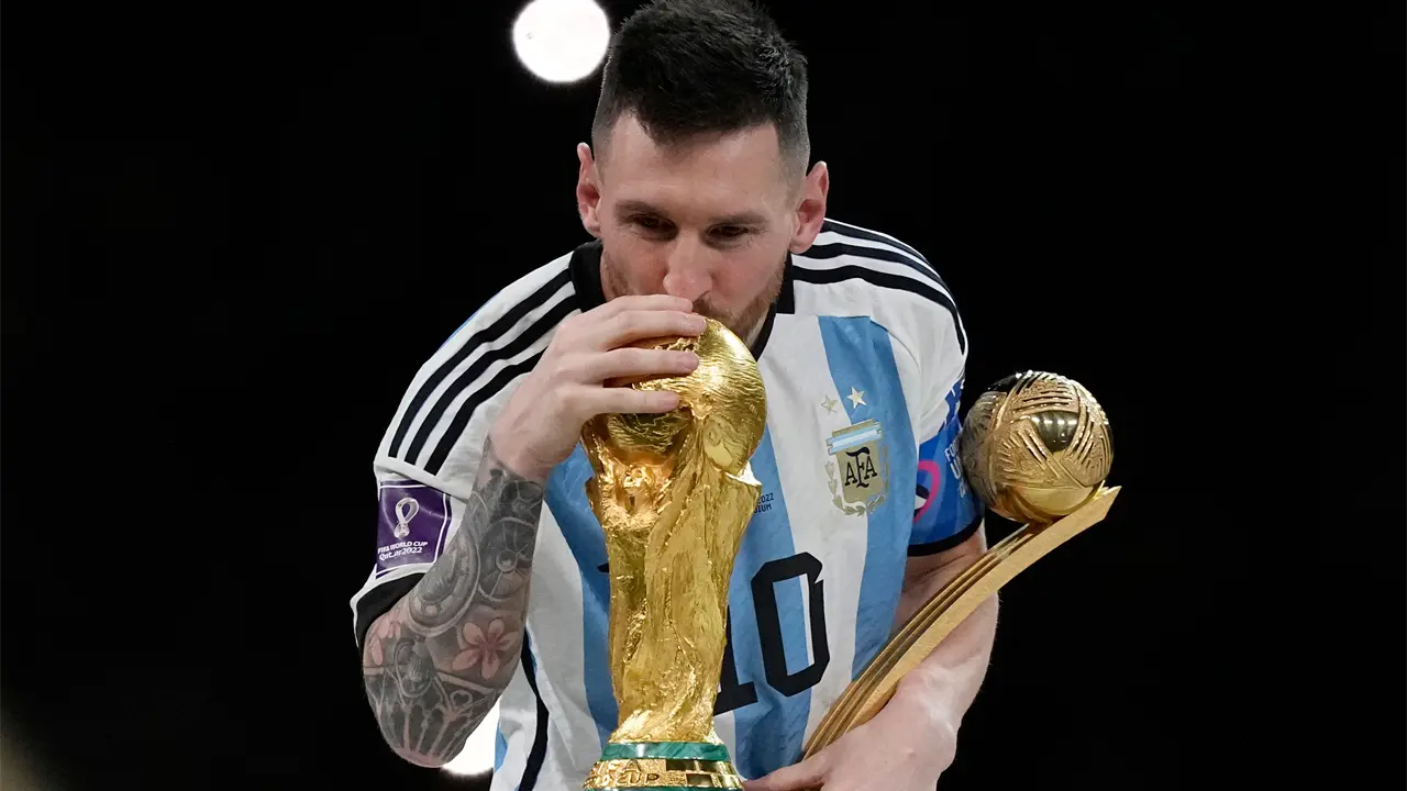Lionel Messi llegó a Argentina para su último partido con la selección