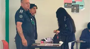 Operativo de revisión en escuela preparatoria