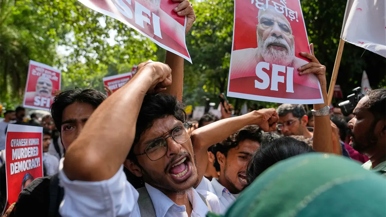 Protestas en Mumbai: movimiento Cucaracha exige renuncia electoral