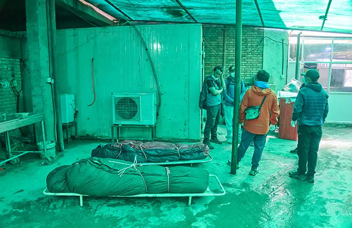 Suben a 15 los muertos en avalancha en Nepal