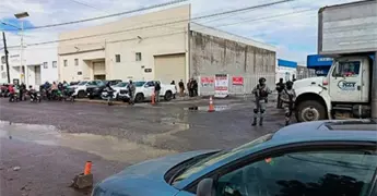 Tras cateos en ZI y Pedregal, aseguran tr&aacute;ileres y otros veh&iacute;culos robados