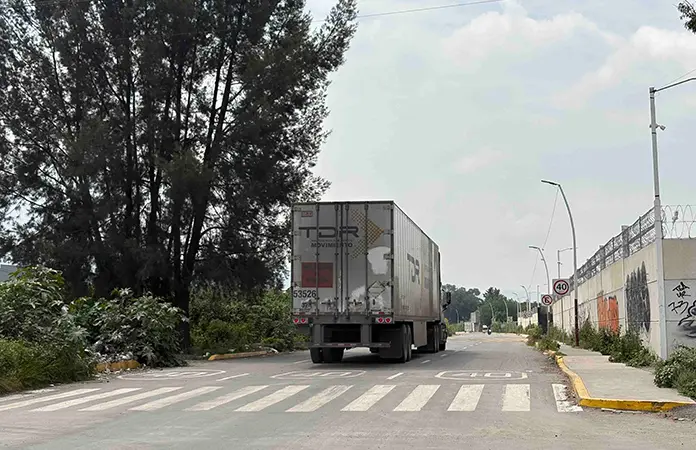 Van contra robo de carga cerca de AIFA
