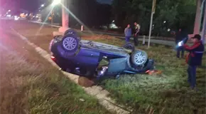 Volcadura en Villa de Pozos deja sólo daños materiales