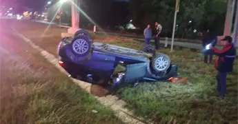 Volcadura en Villa de Pozos deja s&oacute;lo da&ntilde;os materiales