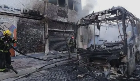 Camión de transporte público se incendia en el centro de Guadalajara Camión de transporte público se incendia en el centro de Guadalajara