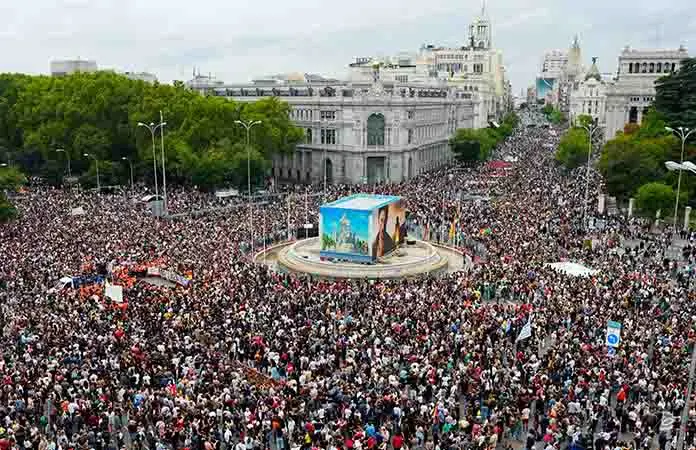"Casas sin gente, gente sin casas"