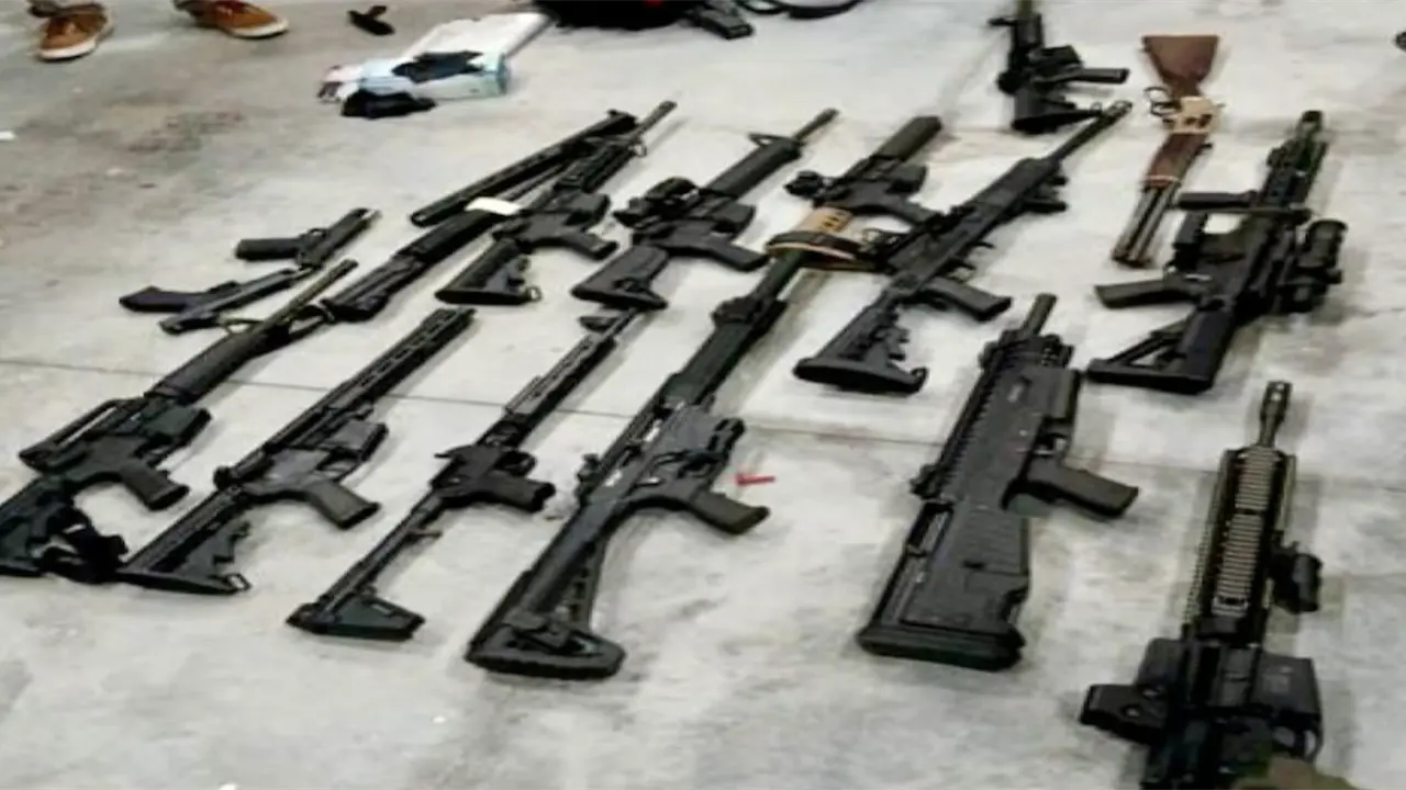 Los jóvenes revelaron ser traficantes de armas para cárteles. (Imagen ilustrativa) Crédito: @USAmbMex