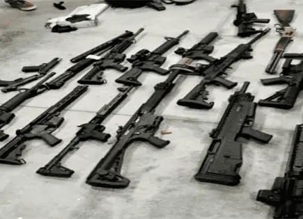 De las aulas al tráfico de armas para cárteles mexicanos De las aulas al tráfico de armas para cárteles mexicanos