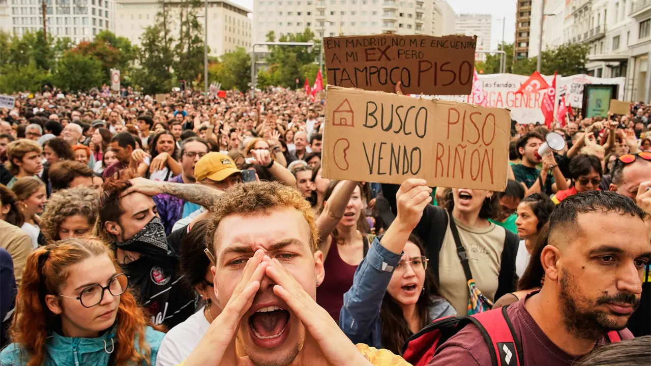 Decenas de miles protestan en España por crisis de vivienda