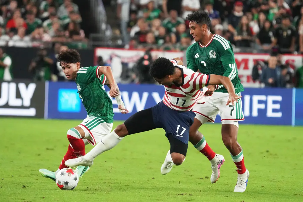 Estados Unidos goleó 3-0 a México con gol de Cavan Sullivan